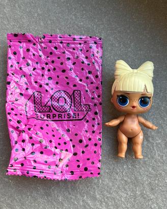 Bambolina LOL Surprise capelli biondi platino