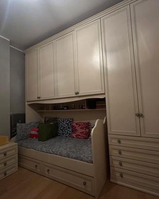 Cameretta completa con armadio, letto e cassettier