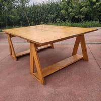 Tavolo apribile in legno, con due cavalletti