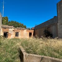 Rudere con annesso terreno edificabile