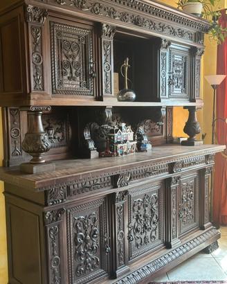 Credenza stile Gotico