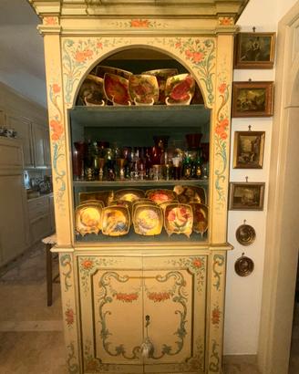Mobile credenza