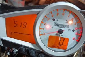 Strumentazione e supporto Triumph Speed triple 