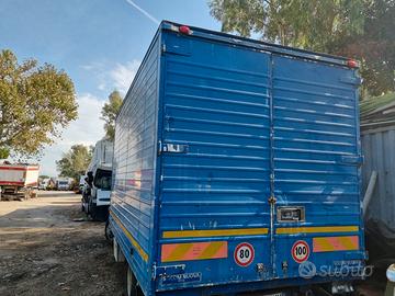 Casse e cassoni per veicoli o deposito
