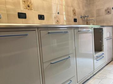 Mobile da laboratorio