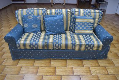Coppia divani classici in tessuto blu/oro