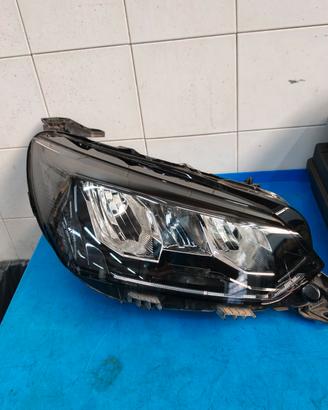faro Peugeot 208 LED