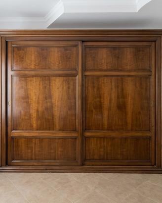 Armadio in legno massello