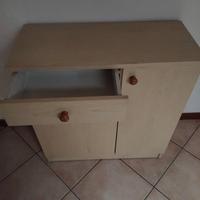 Mobiletto a due ante e cassetto