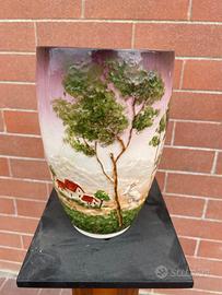 Vaso realizzato in terracotta smaltata e dipinta