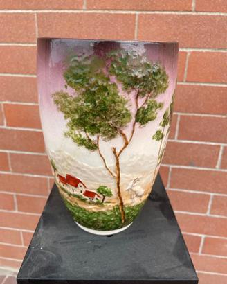 Vaso realizzato in terracotta smaltata e dipinta