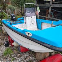 Trimarano con motore Mercury America 25 cv