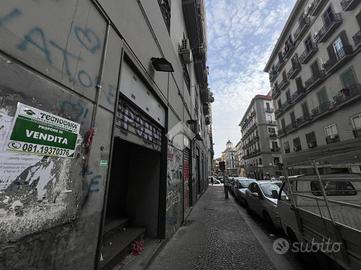 NEGOZIO A NAPOLI