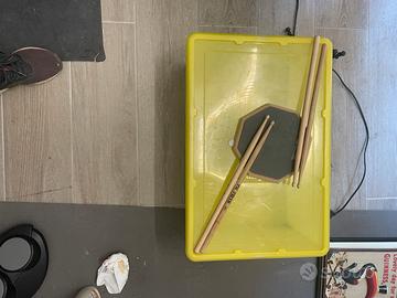 Pad e due coppie di bacchette batteria