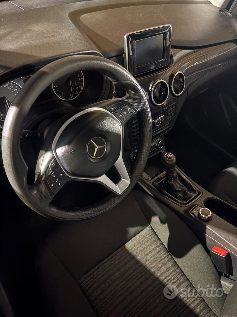 Mercedes-Benz A-Class 2013 photo 3