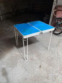 Tavolino da gioco pieghevole.