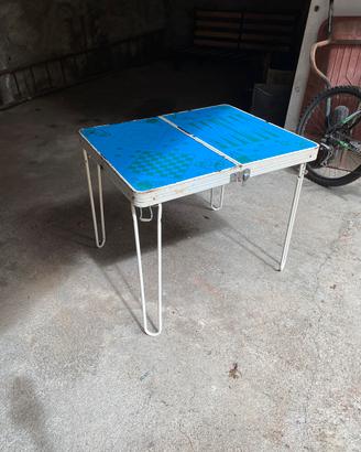 Tavolino da gioco pieghevole.