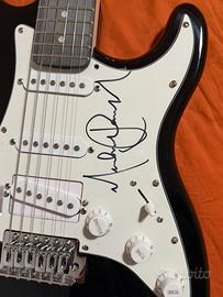 Chitarra autografata da Michael Jackson