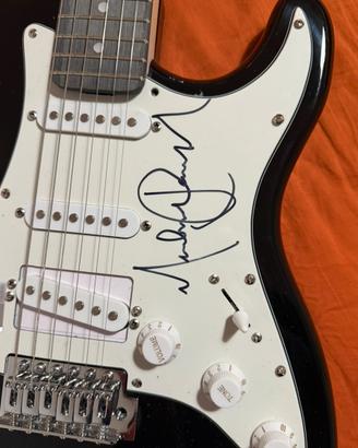 Chitarra autografata da Michael Jackson