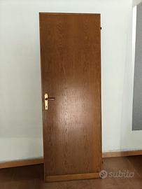 Serie di porte in legno da interno