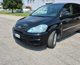 Toyota Avensis Verso 2005 2.0 D4D