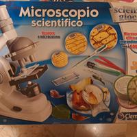 Microscopio scientifico 