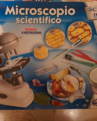 Microscopio scientifico 