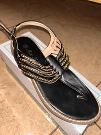 Scarpe col tacco e sandali