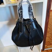 Borsetta a secchiello in ecopelle nera 