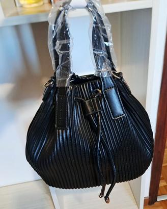 Borsetta a secchiello in ecopelle nera 