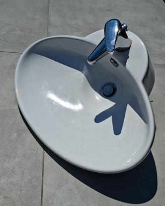 Lavandino ovale bagno