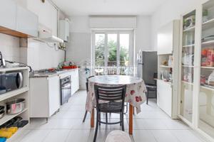 TRE LOCALI DA RISTRUTTURARE VIA CARNEVALI