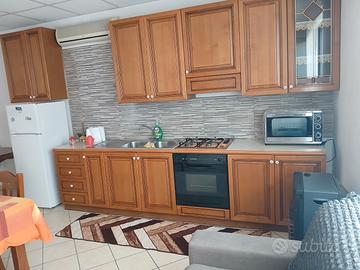 Cucina lineare 3,15 mt + tavolo con sedie.