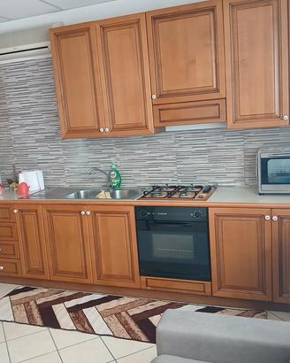 Cucina lineare 3,15 mt + tavolo con sedie.