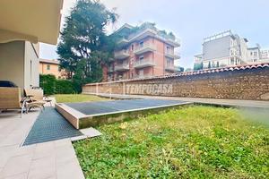 Ampio trilocale con giardino