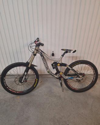 Bici downhill kona supreme operator 2014
