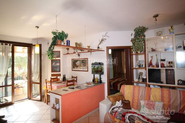 DUE LOCALI CON GARAGE E POSTO AUTO