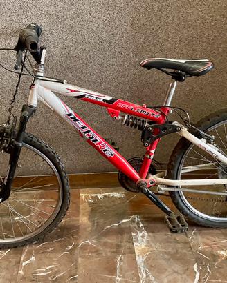 Bicicletta mountain bike da ragazzo