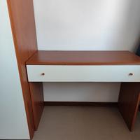 Scrivania in legno 