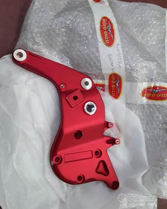 GU01415740 piastra telaio destra V11 rosso opaco