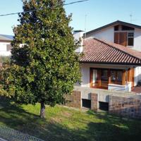 VILLA INDIPENDENTE CON GIARDINO TAVERNA E GARAGE -