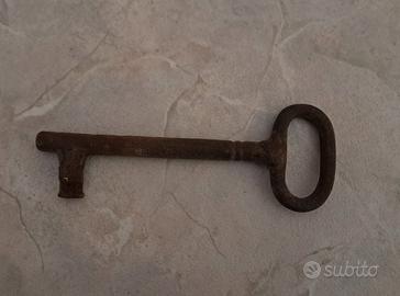 Antica chiave in ferro battuto 