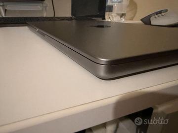 MacBook Pro 14" 2021 con chip M1 Pro, 16GB di RAM