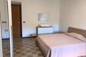 Stanza per studentessa - centro città latina