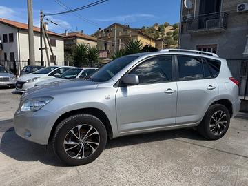 Toyota RAV4 5 Porte RAV4 2.2 d-4d Luxury 136cv dpf