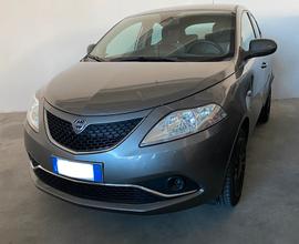 Lancia ypsilon 1.2 neopatentati