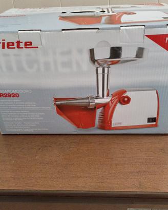 Macchina elettrica per fare la salsa.