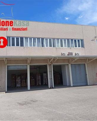 Immobile di 250 m² con 3 locali a Nola