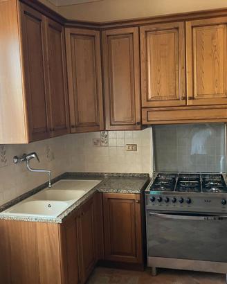 Pensili da cucina e stufa a gas Lofra