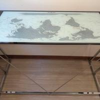 Scrittoio in vetro con planisfero